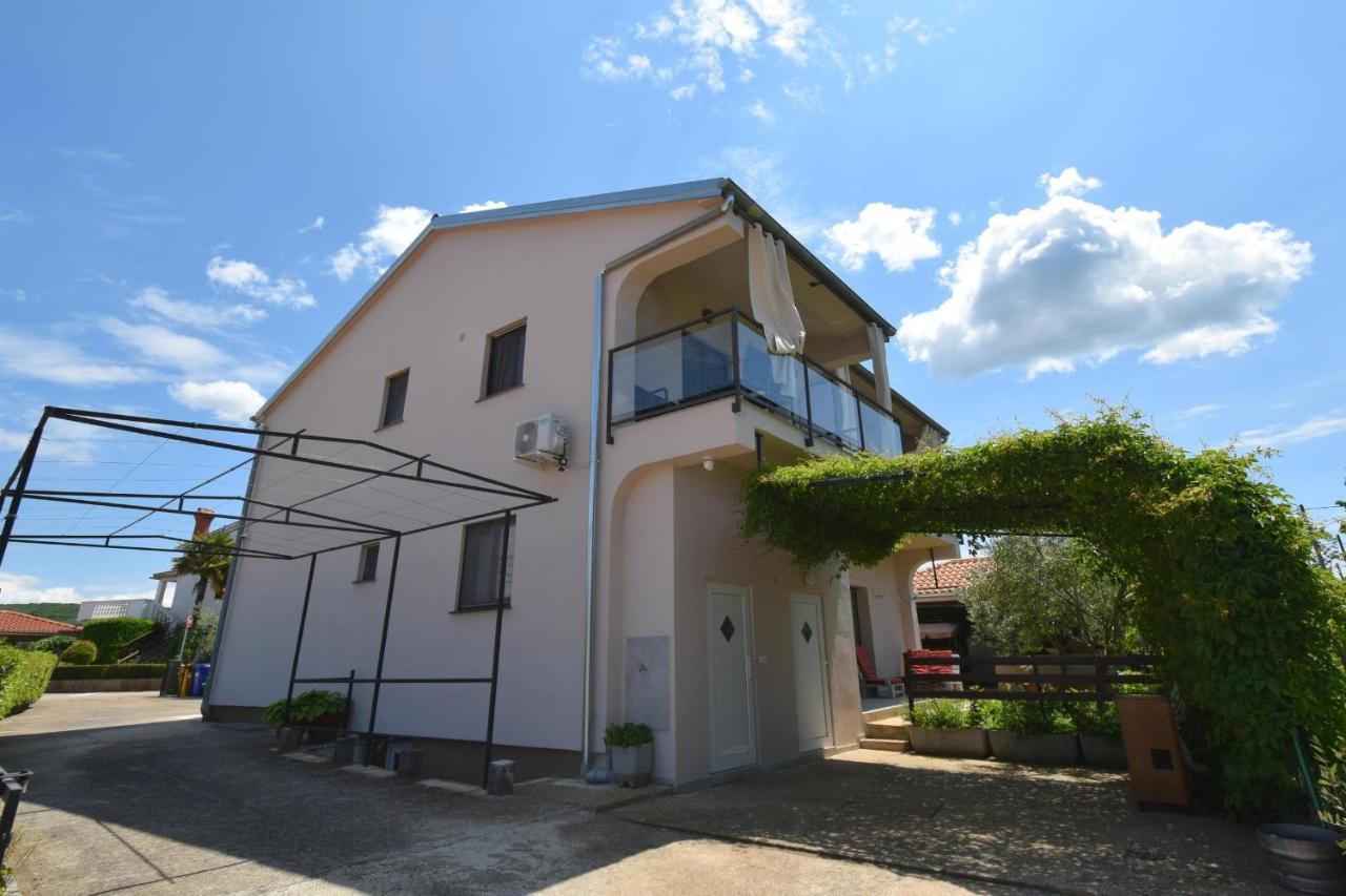 Apartments Aki Malinska Bagian luar foto