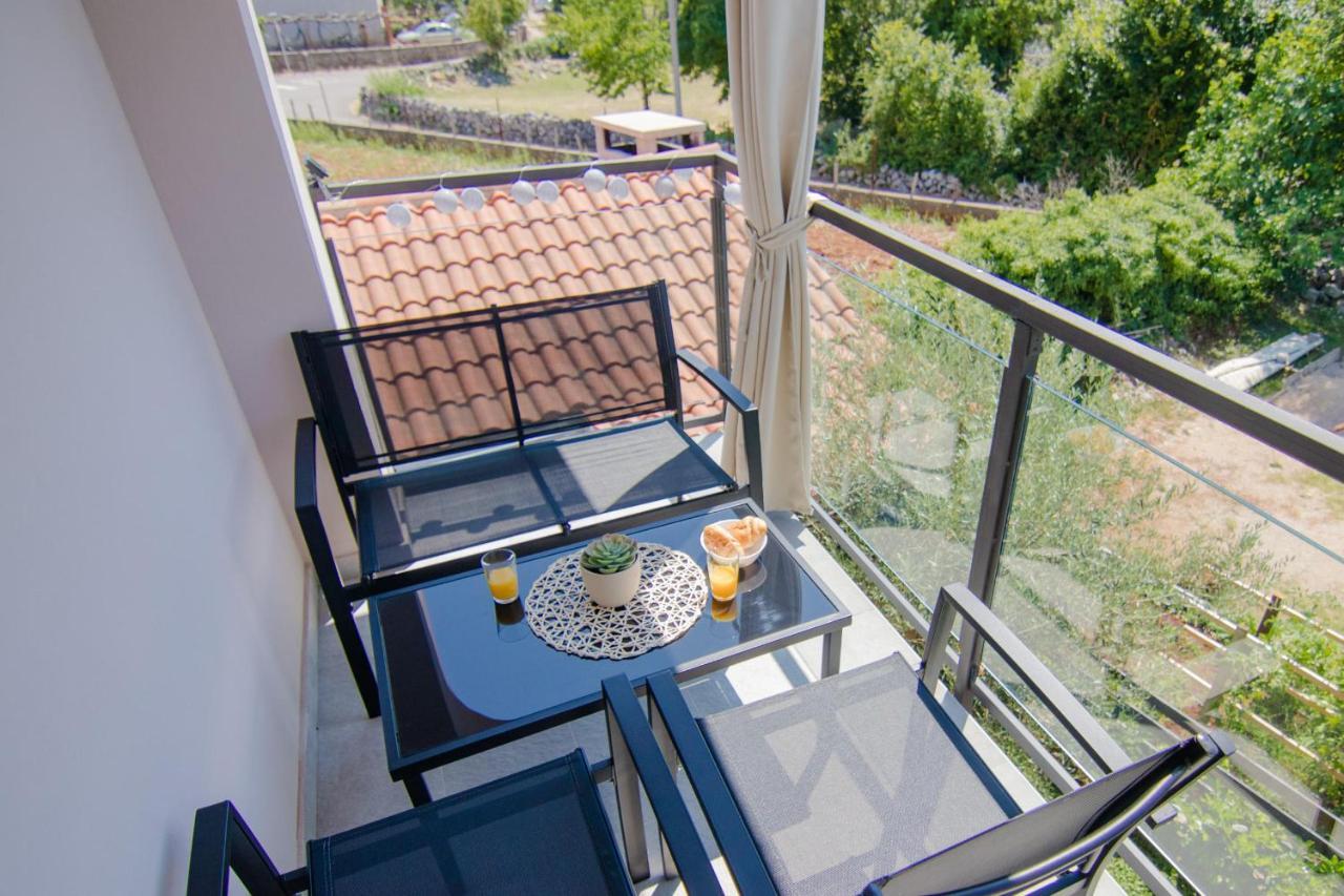 Apartments Aki Malinska Bagian luar foto